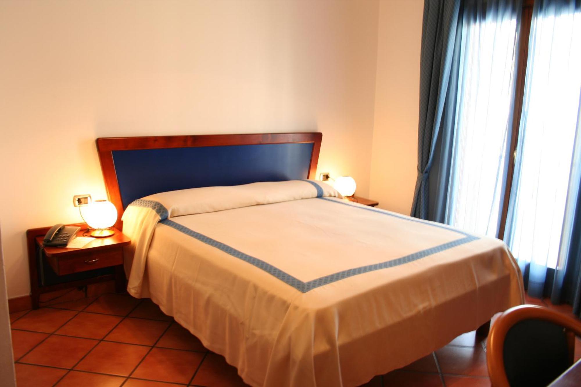 Hotel Locanda Dei Trecento ซาปรี ภายนอก รูปภาพ