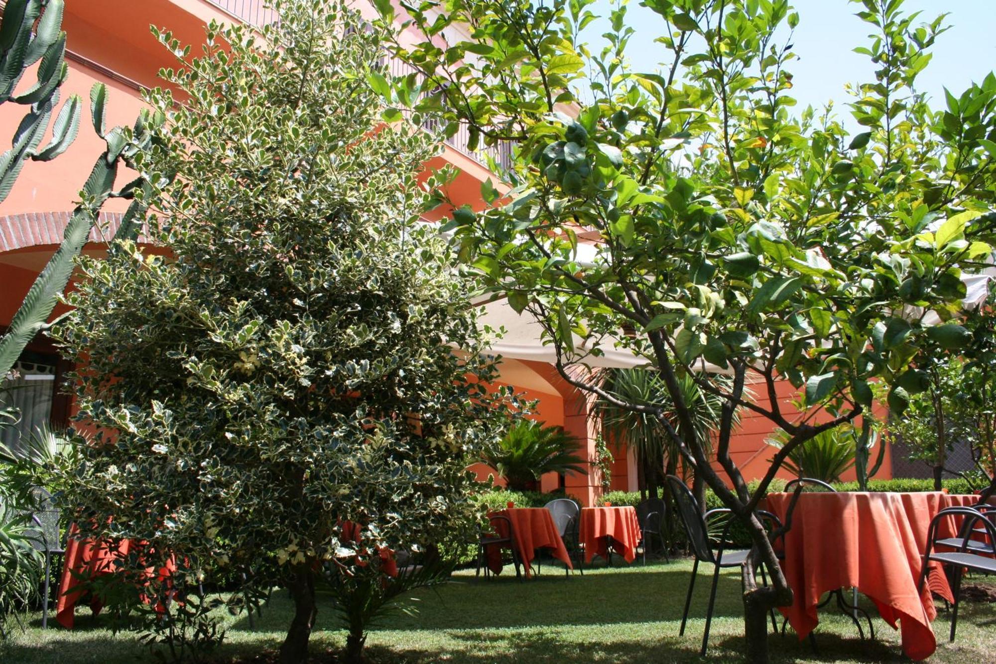 Hotel Locanda Dei Trecento ซาปรี ภายนอก รูปภาพ