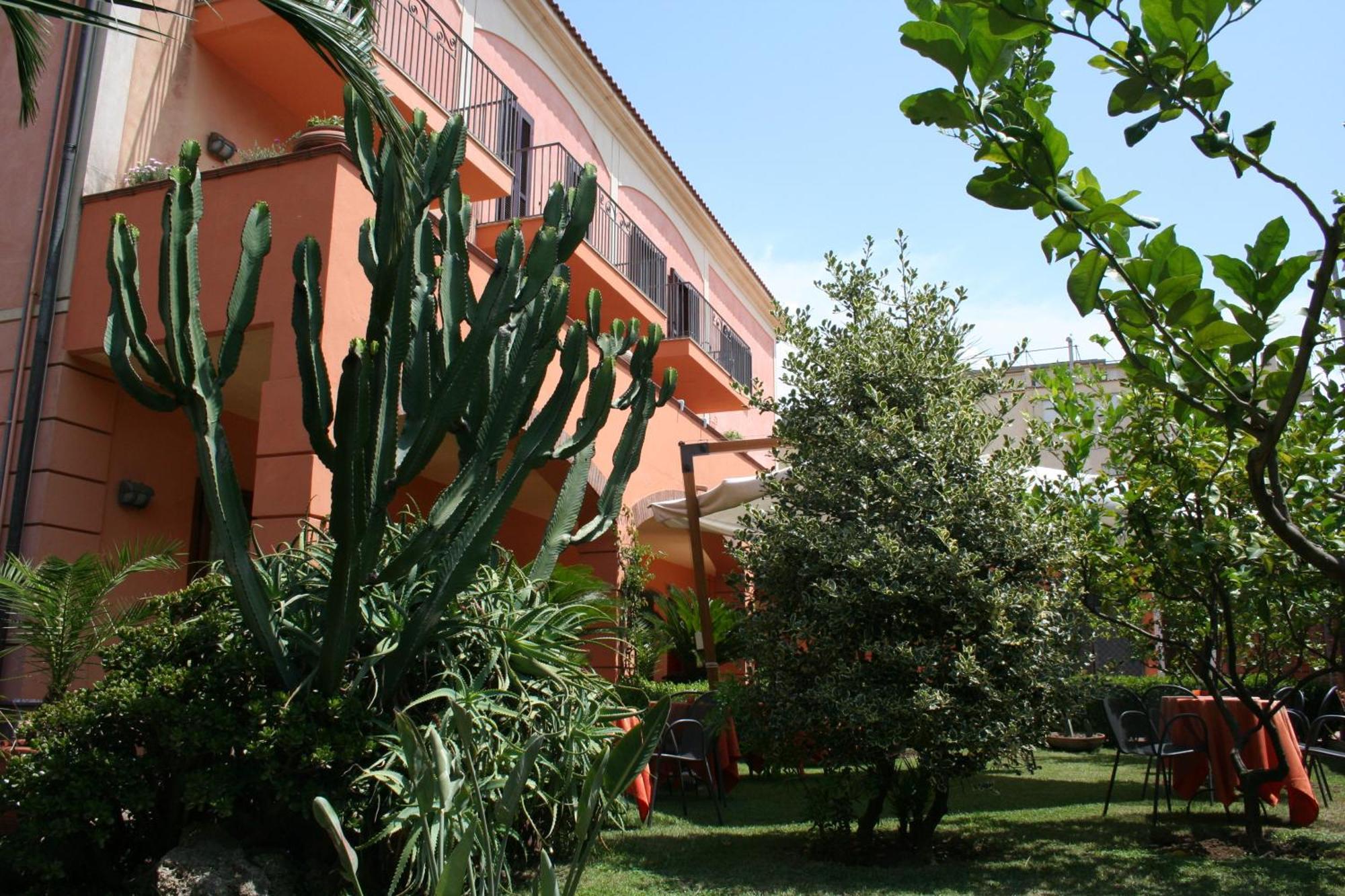 Hotel Locanda Dei Trecento ซาปรี ภายนอก รูปภาพ